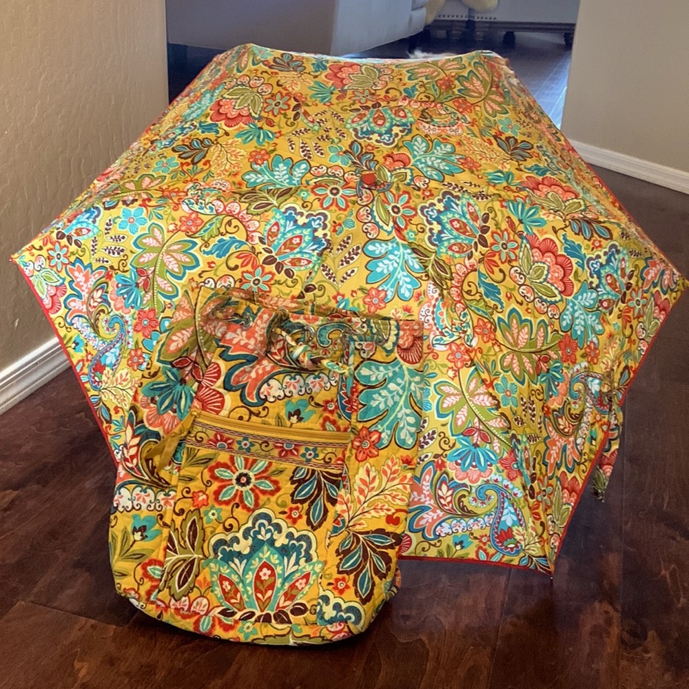 💲SOLD💲Vera Bradley Provencal Backpack w matching umbrella